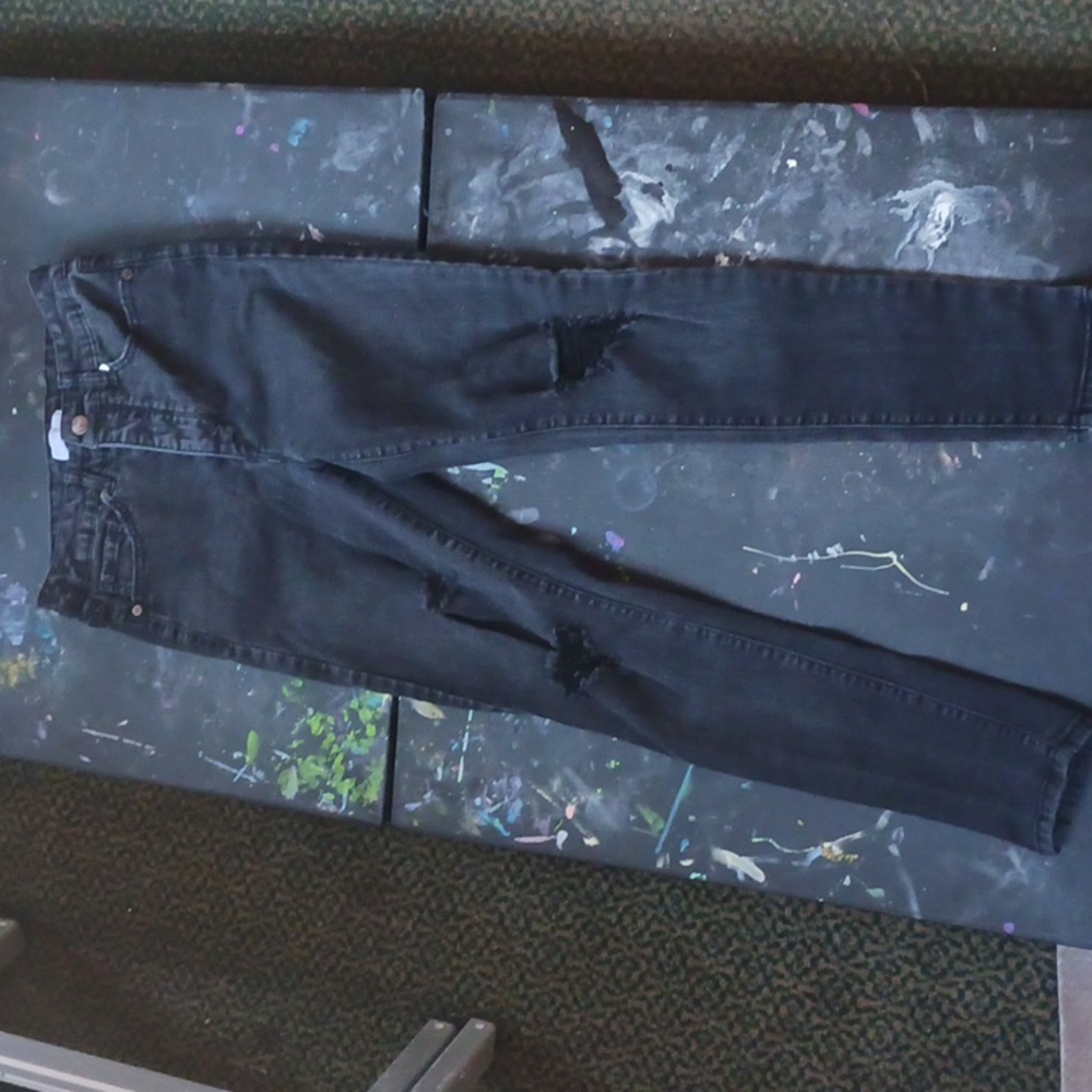 Black Sofia Vergara distressed jeans